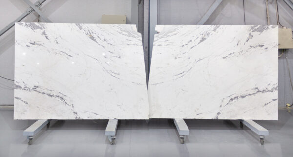 WHITE MARBLE IN SLABS