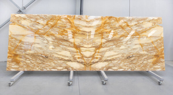 Giallo Sienna in slabs