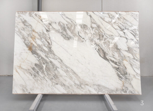 white and grey calcatta vagli