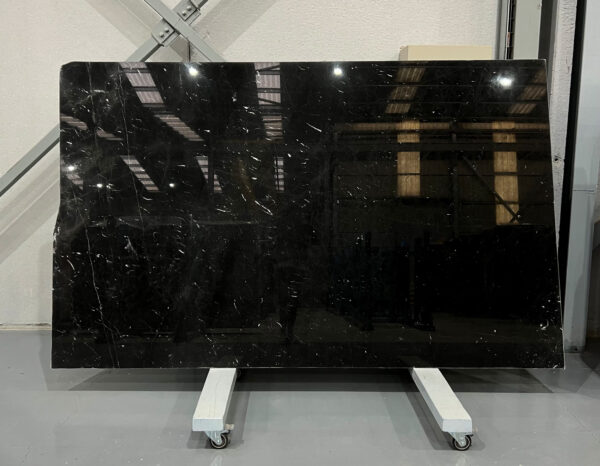 Мрамор Nero Marquina