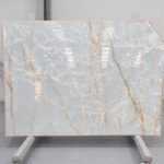 Blue sky onyx para baños