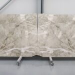 Apollo White cuarcita en tablas