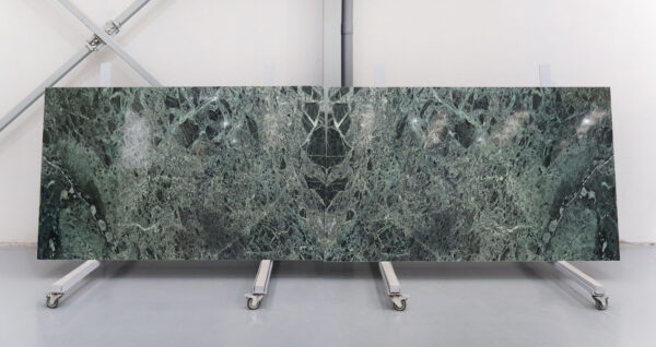 Mármol verde con vetas