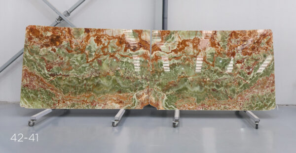 Green onyx en tablas