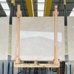 Mármol beige en tablas