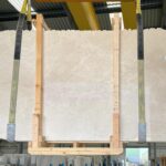Crema marfil in slabs