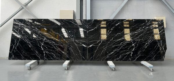 Nero marquina in slabs