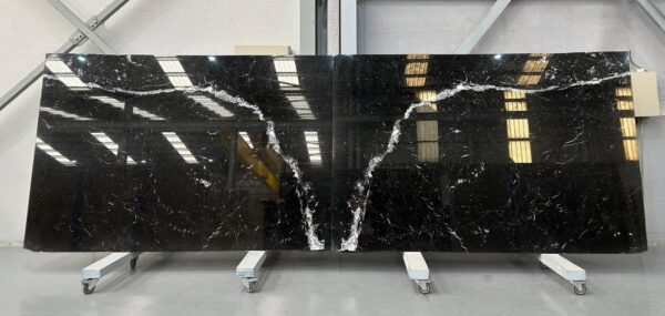 Nero marquina in slabs