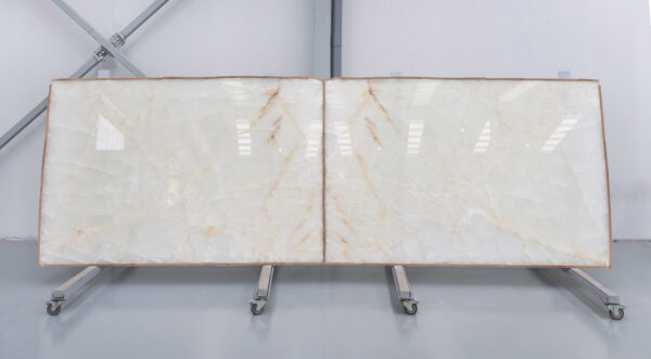 White crystal onyx