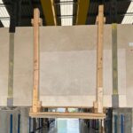 Crema marfil in slabs