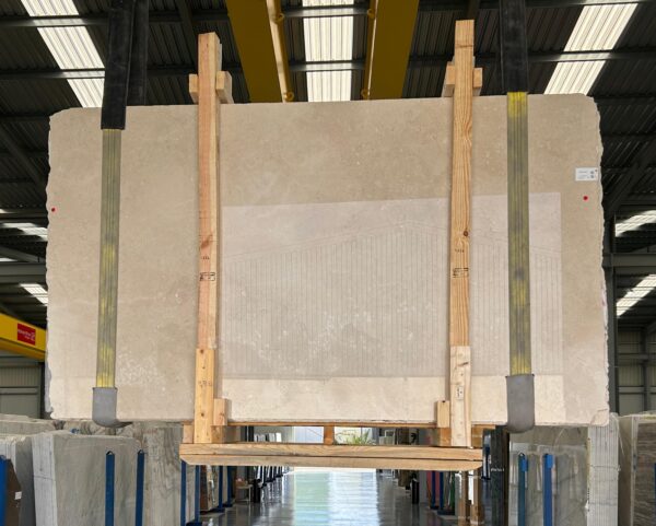 Crema marfil in slabs