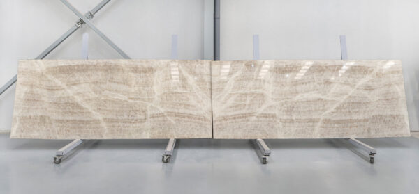 Beige quartzite for counterotps