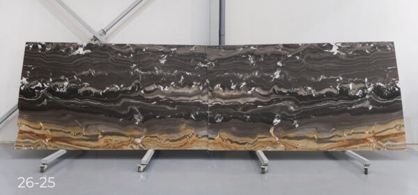 Black mirage in slabs