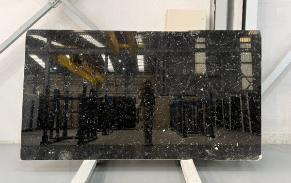 Nero marquina in slabs