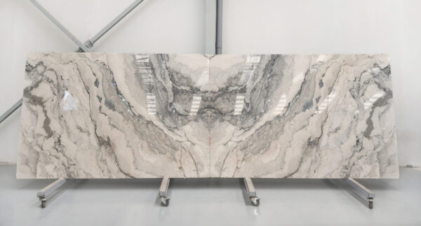 Mármol blanco en tablas