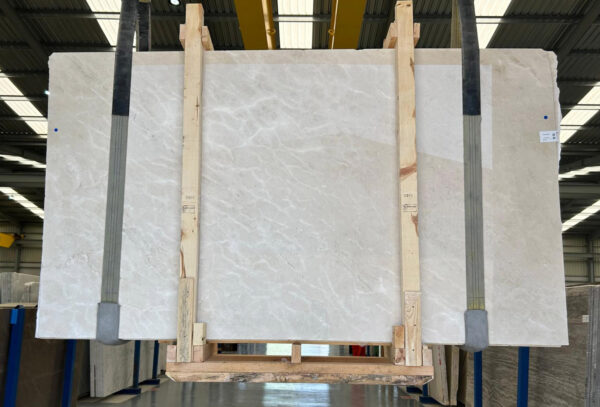 Crema marfil in slabs