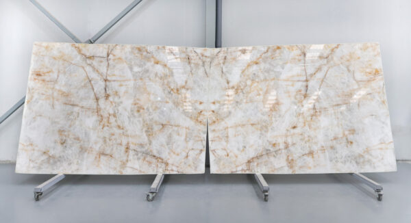 Crystal quartzite in slabs