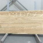 Travertino en acabado pulido