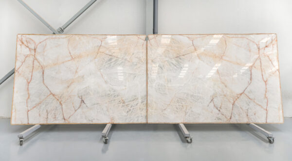 Cristallo quartzite for countertops