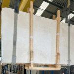 Crema marfil in slabs