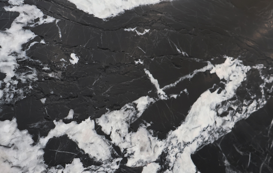 бело-черная кварцит statuario black