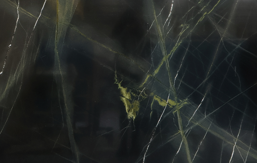 теллус кварцит зеленый камень