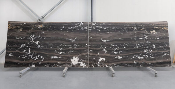 Black mirage in slabs