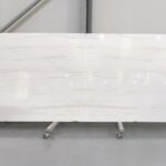 Bianco dorato in slabs