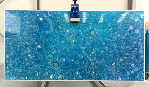 Blue agate for decorative elements